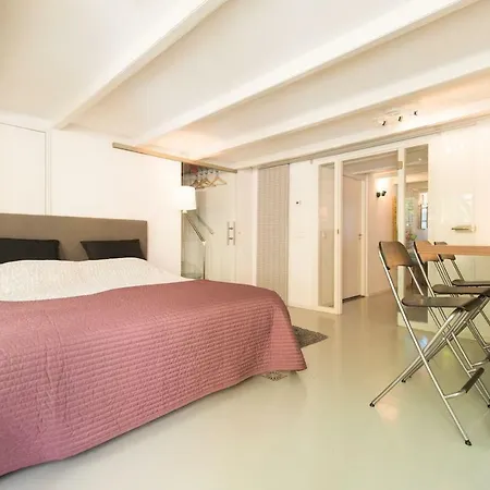 Quiet For 4 At Park In Center Apartment *