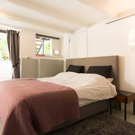 Apartamento Quiet For 4 At Park In Center Amesterdão