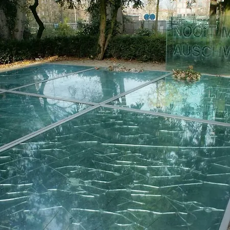 Apartamento Quiet For 4 At Park In Center Amesterdão