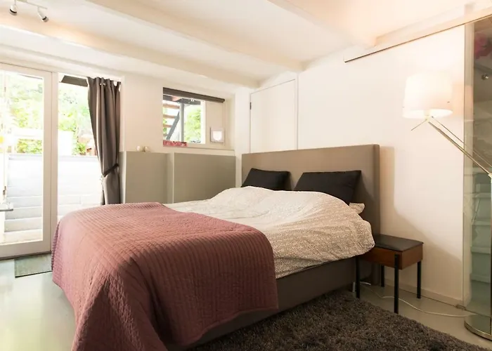 Appartement Quiet For 4 At Park In Center Amsterdam