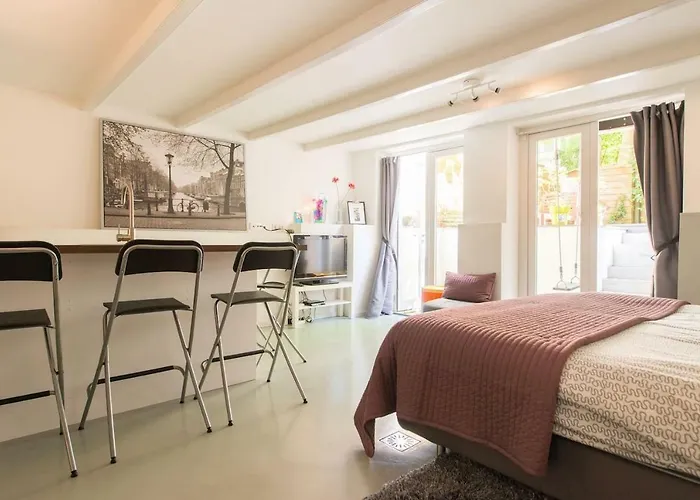 Quiet For 4 At Park In Center *